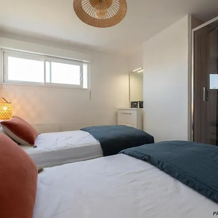 Superbe T3 De 70m2 Face A La * Royan