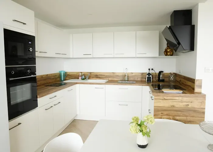 Superbe T3 De 70m2 Face A La *